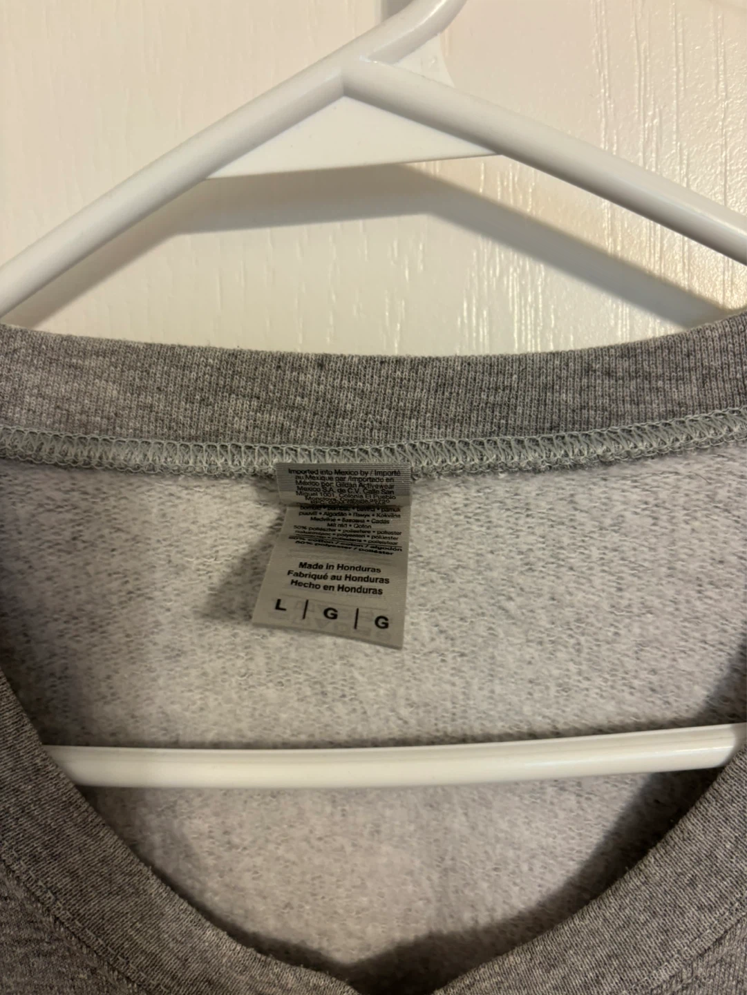 Gildan Crewneck Sweatshirt - Size Large - photo 2