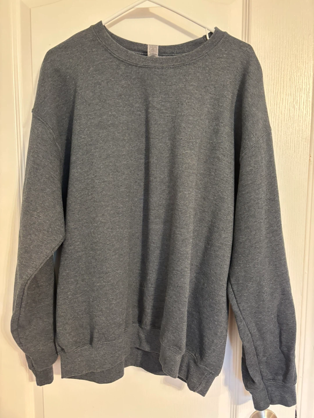 Gildan Crewneck Sweatshirt - Size Large - photo 4