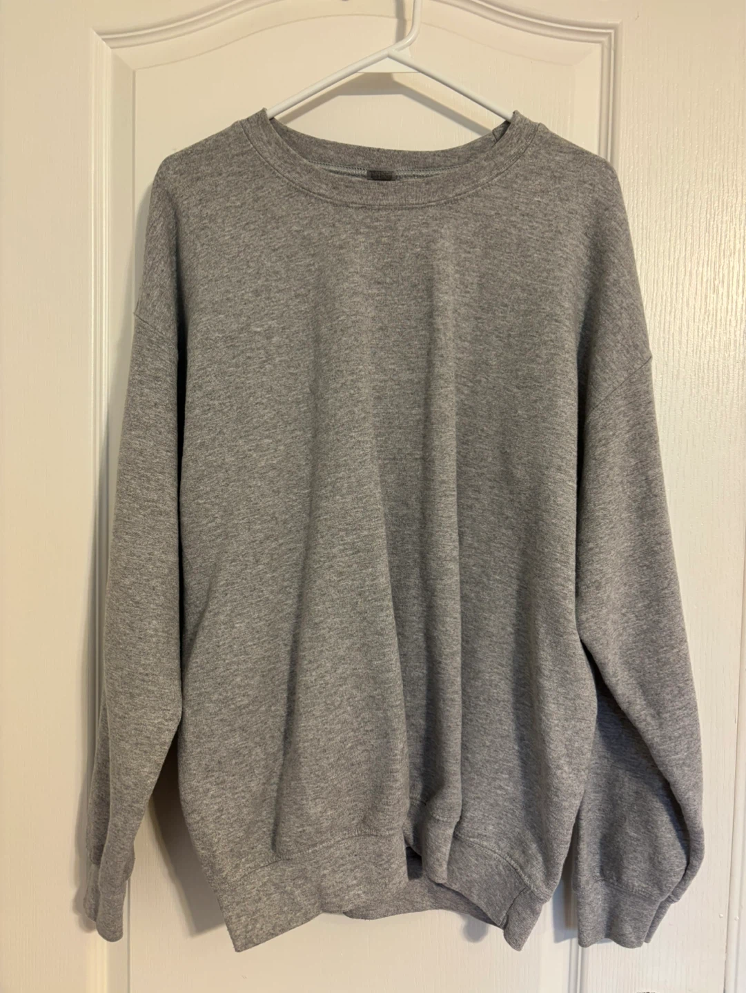 Gildan Crewneck Sweatshirt - Size Large