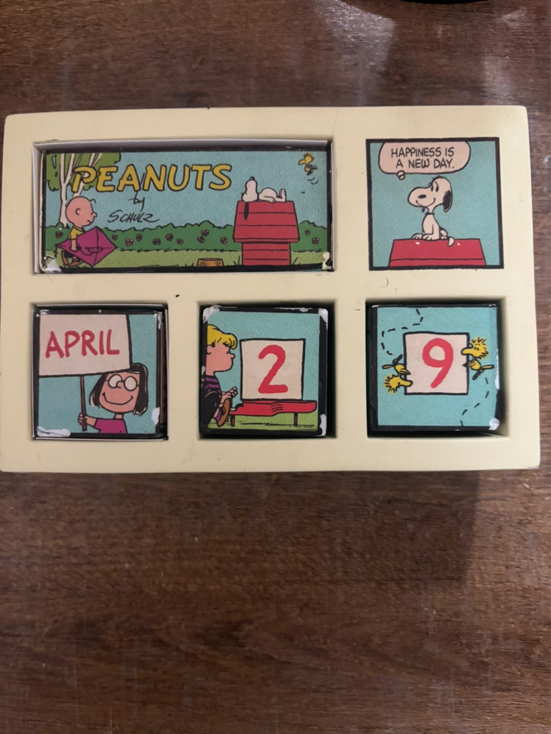 Snoopy peanuts perpetual calendar