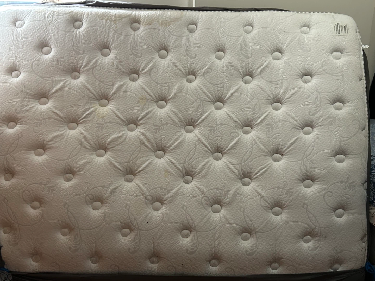 White Tufted Mattress - photo 2