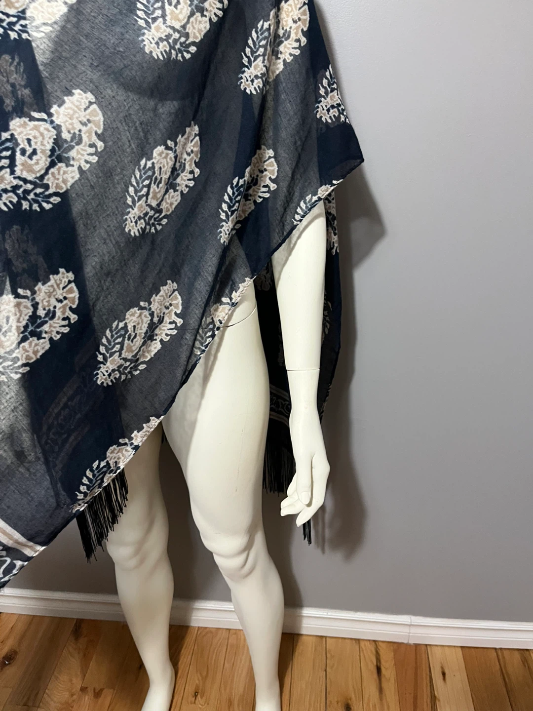 Dark Blue Floral Print shawl / wrap with Fringe - photo 2