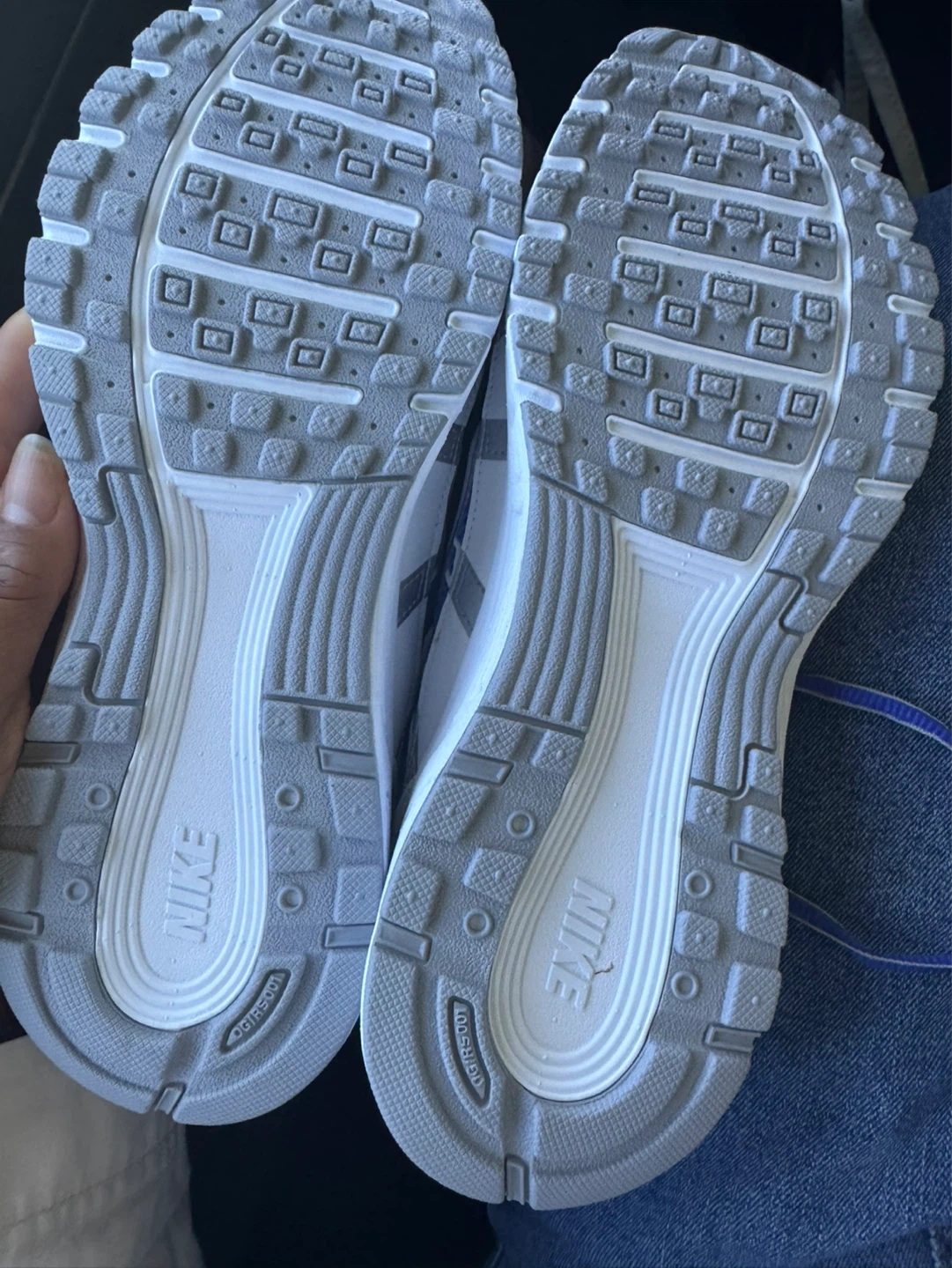 Nike Running Shoes Size 6.5 - photo 2