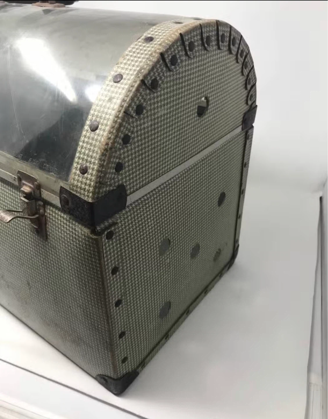 Vintage Pet Carrier with Metal Latch - photo 3