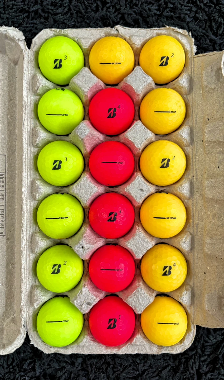 18 Bridgestone E12 Coloured Golf Balls - photo 2