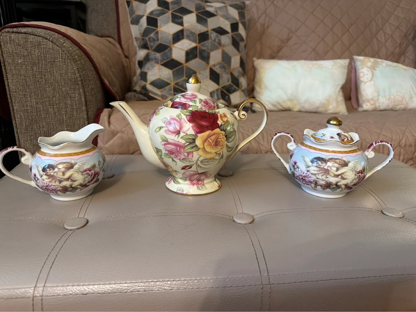 Royal Elfreda Country Rose Teapot and Creamer Set