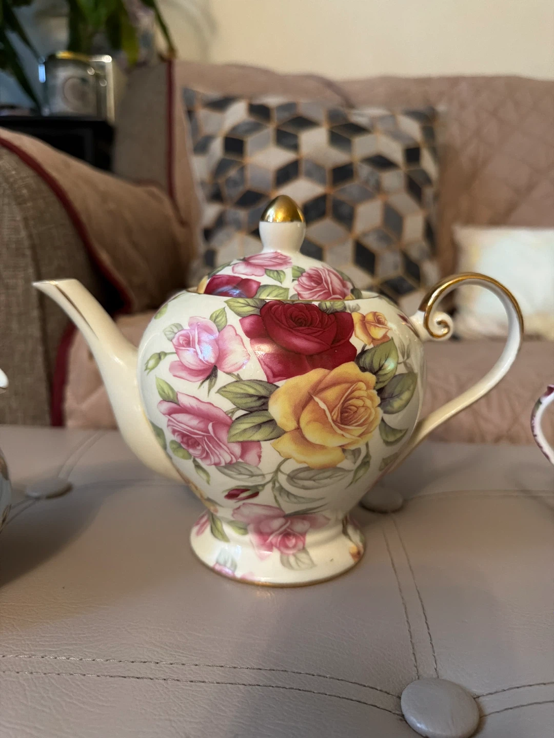 Royal Elfreda Country Rose Teapot and Creamer Set - photo 4