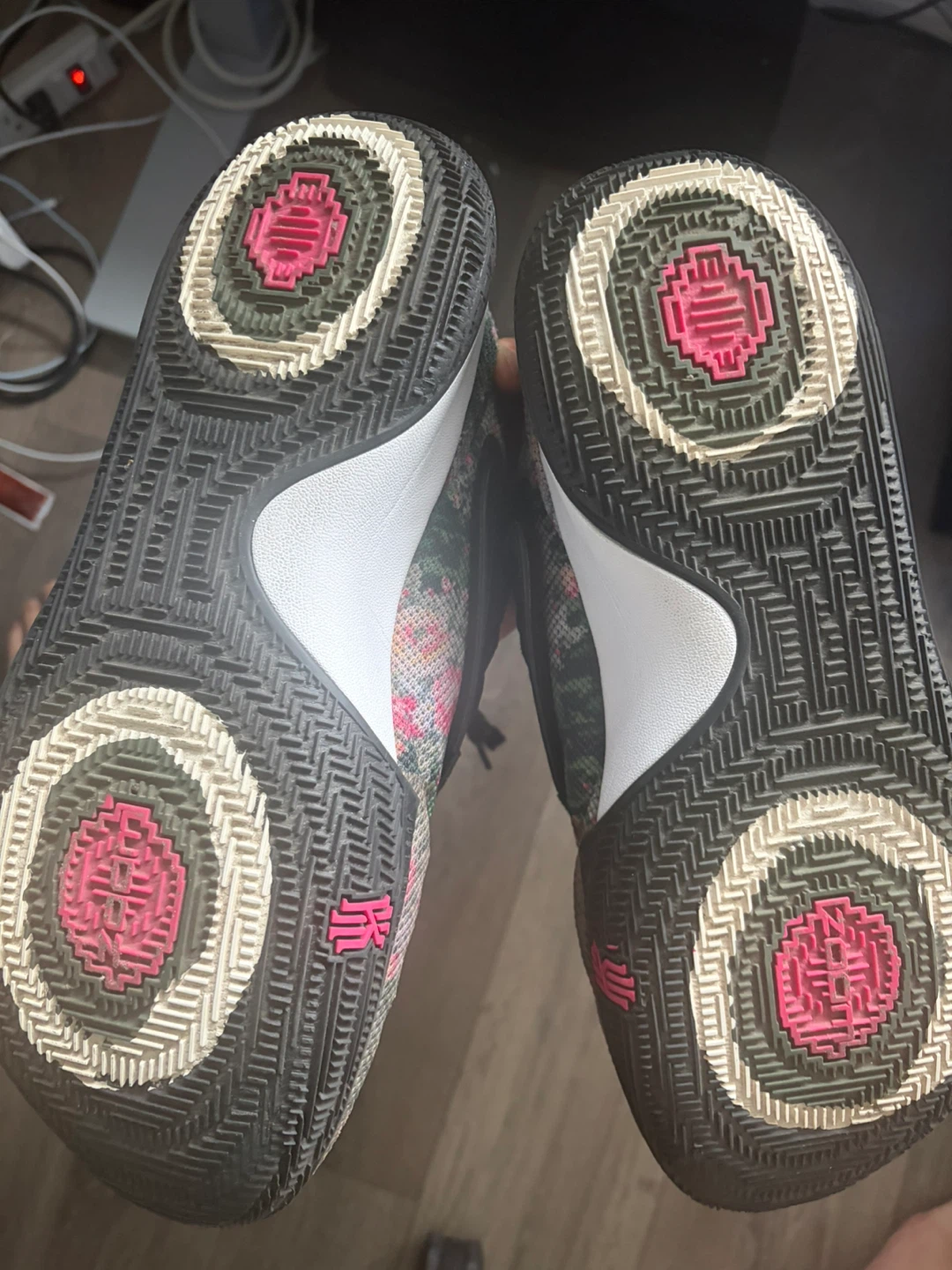 Nike Kyrie Low 'Floral' - photo 2