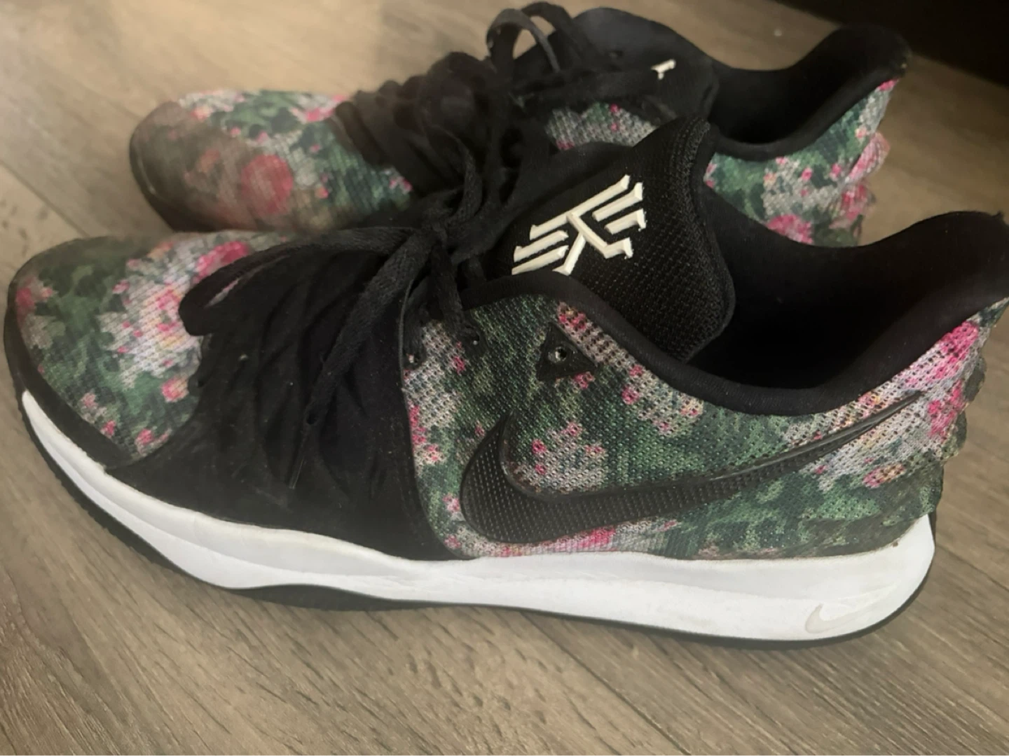 Nike Kyrie Low 'Floral'
