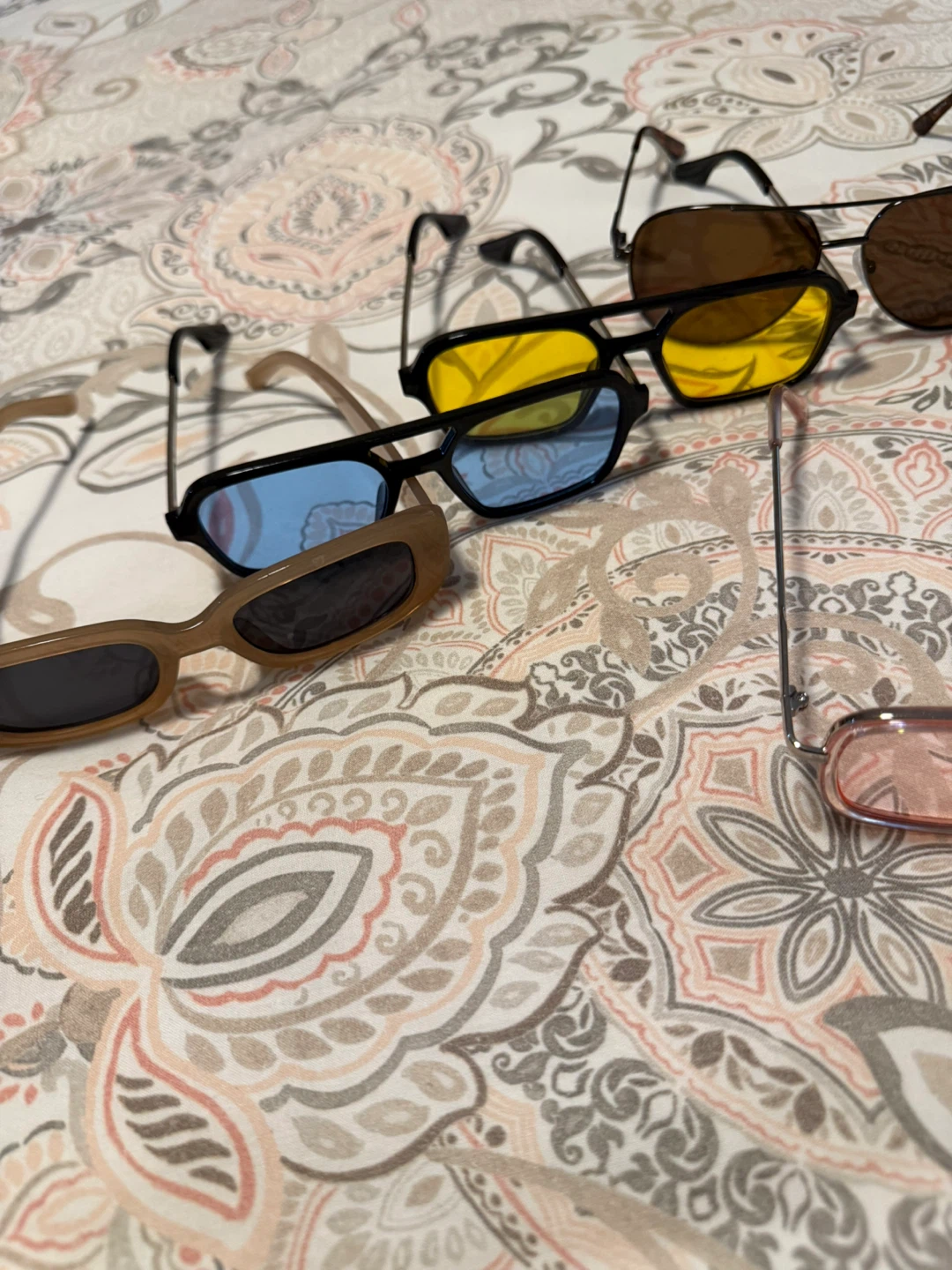 Assorted Sunglasses - 6 Pairs. $15 for all. 🌱 - photo 4