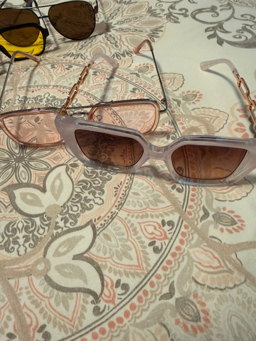 Assorted Sunglasses - 6 Pairs. $15 for all. 🌱