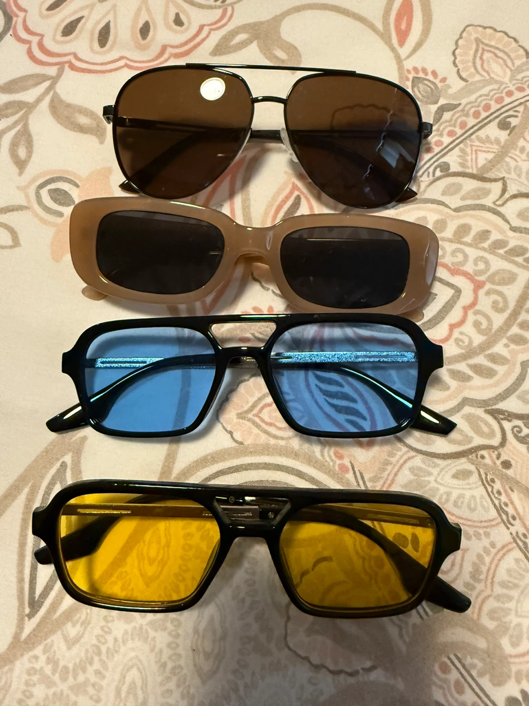 Assorted Sunglasses - 6 Pairs. $15 for all. 🌱 - photo 5
