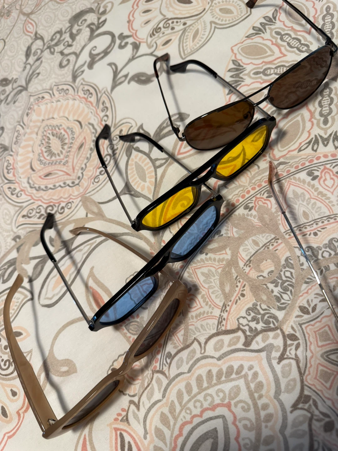 Assorted Sunglasses - 6 Pairs. $15 for all. 🌱 - photo 3