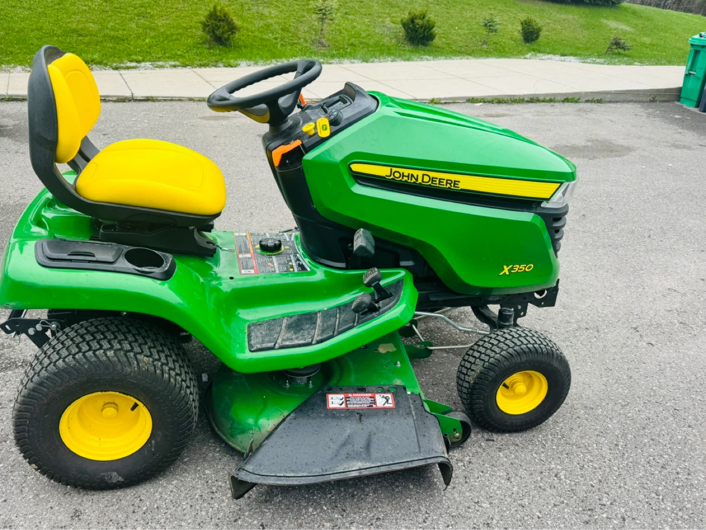 John Deere X350 Riding Lawn Mower