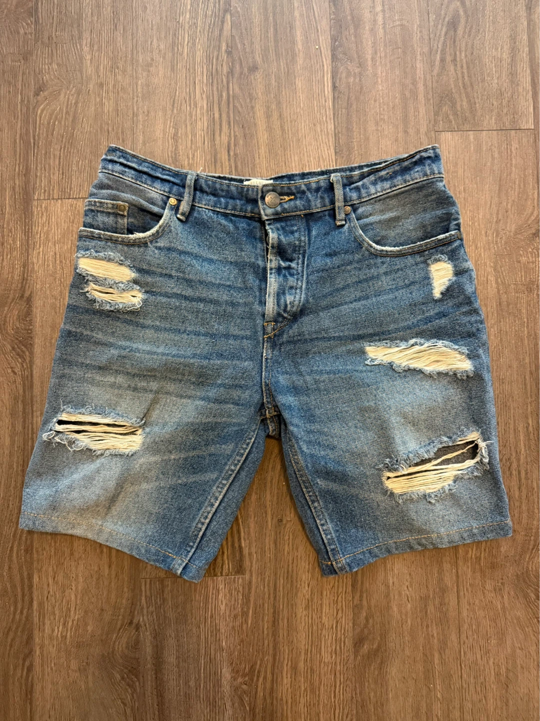 Pull & Bear Distressed Denim Shorts EUR 42 / MEX 32