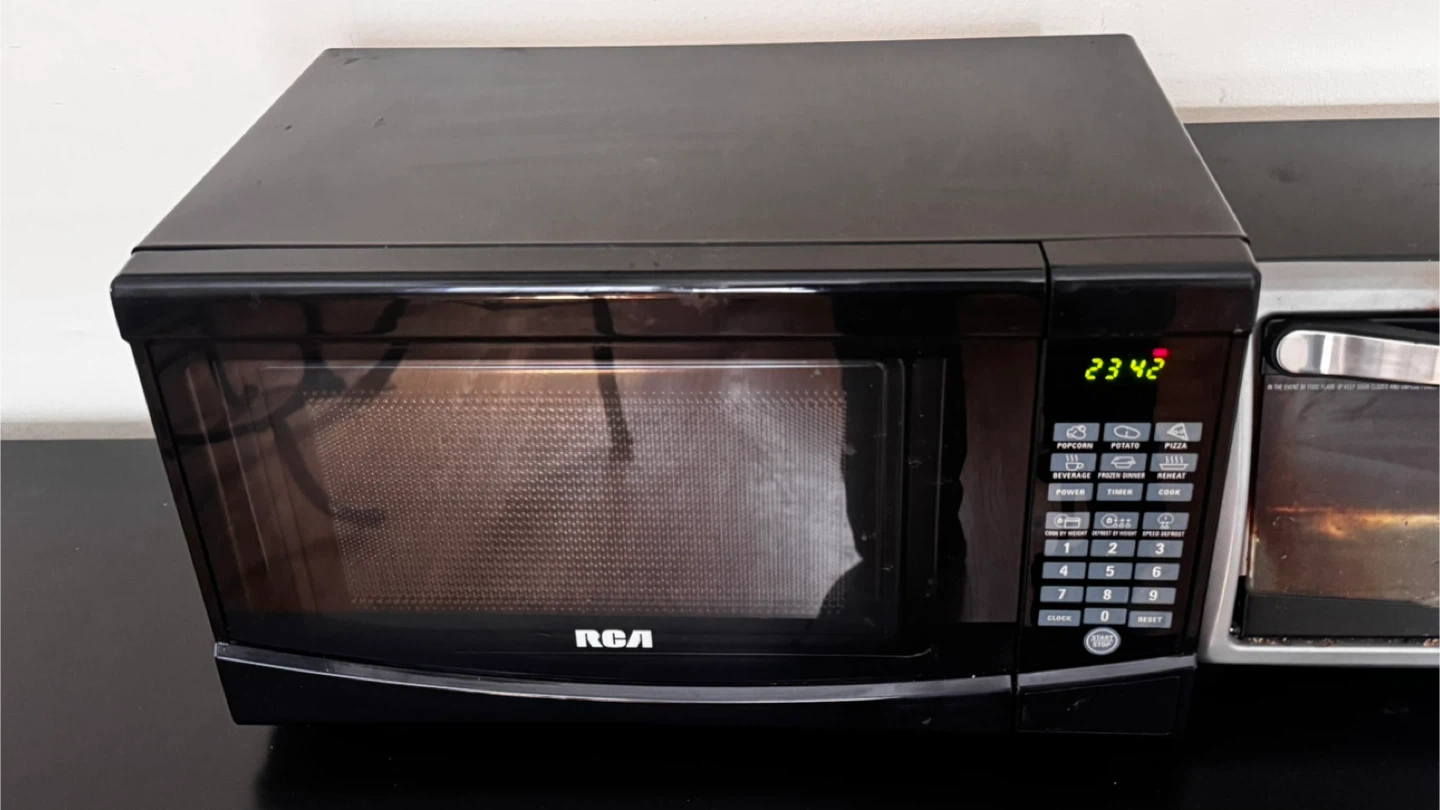 RCA Microwave Oven - photo 3