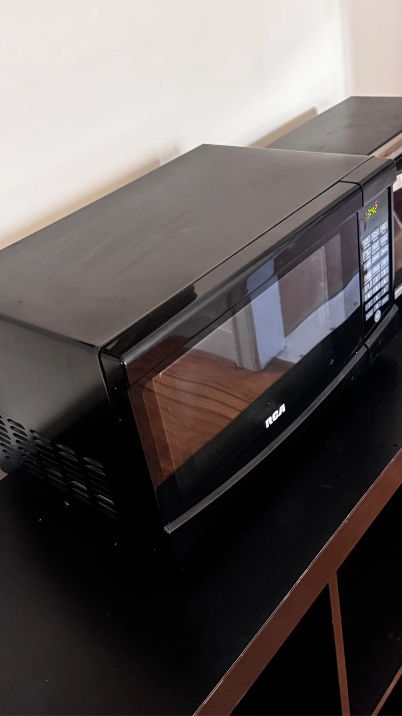 RCA Microwave Oven - photo 2