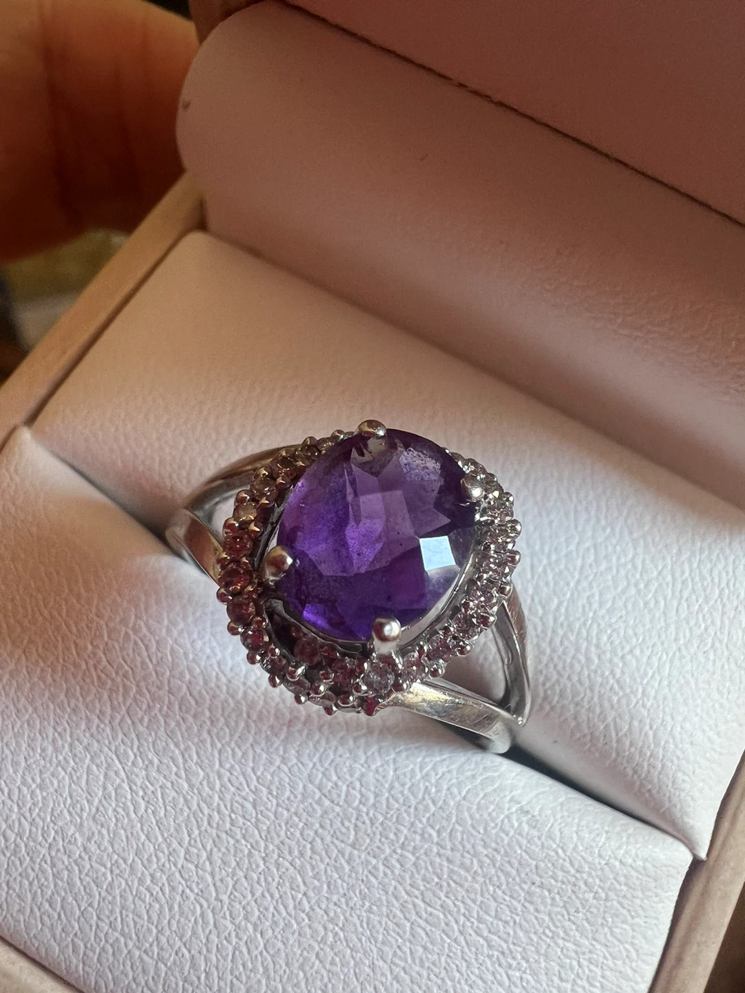 10K White Gold Amethyst and diamonds Ring
