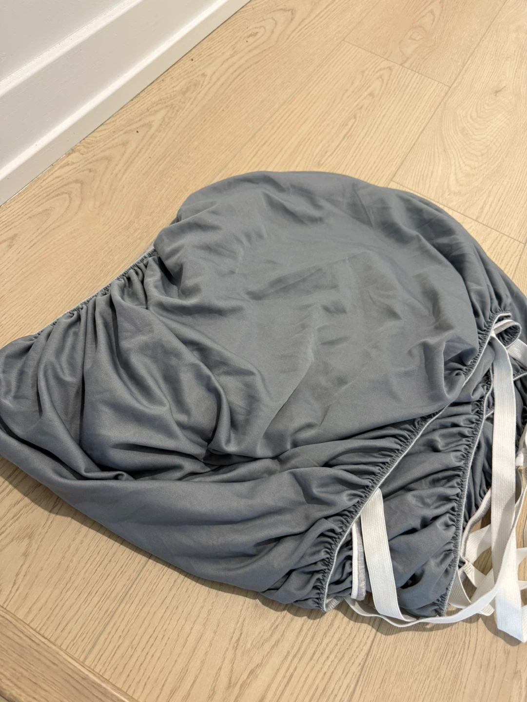 Sleek box spring/ bed skirt - photo 2