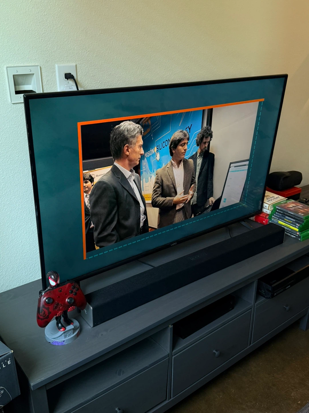 44-inch smart TV  with sound bar - photo 2