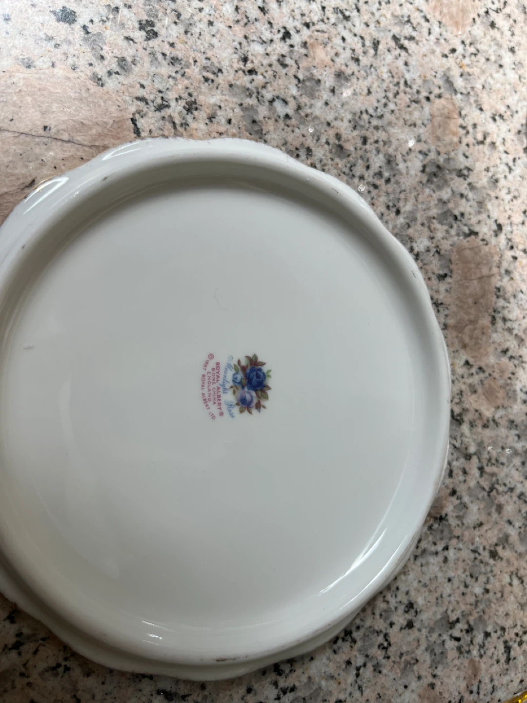 Royal Albert "Old Country Roses" Tea Set - photo 3