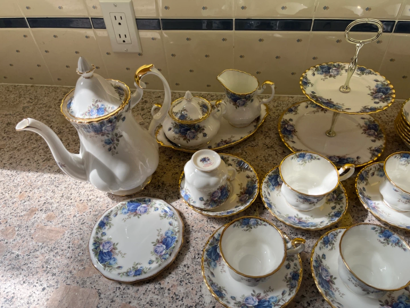 Royal Albert "Old Country Roses" Tea Set - photo 2