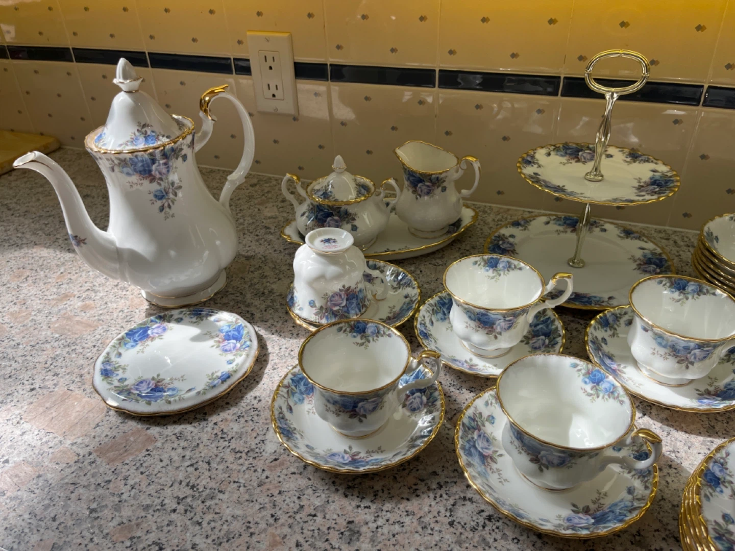 Royal Albert "Old Country Roses" Tea Set - photo 5