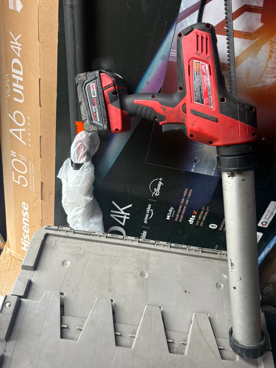 Milwaukee M18 Cordless Caulk Gun - photo 4