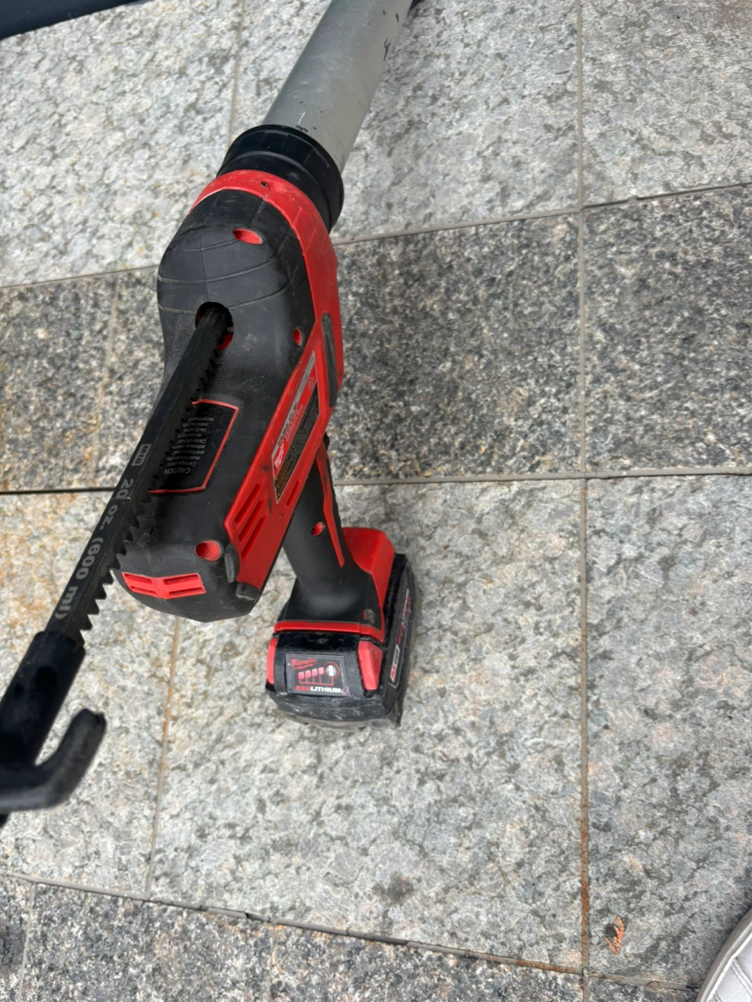 Milwaukee M18 Cordless Caulk Gun