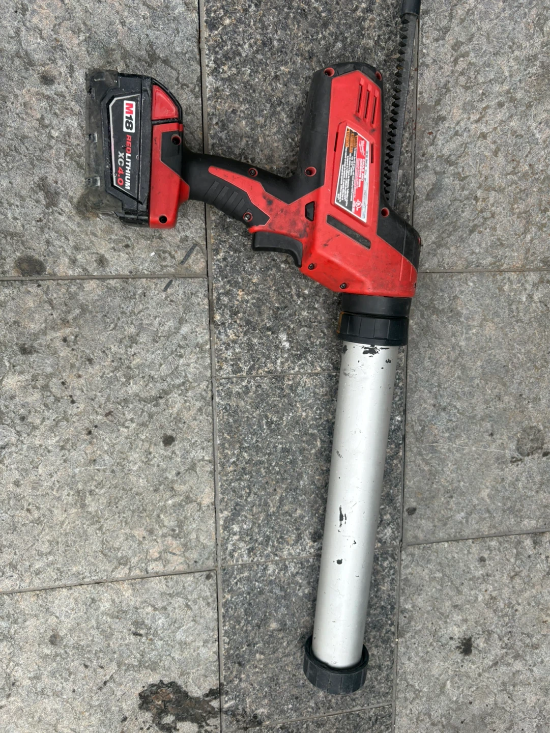Milwaukee M18 Cordless Caulk Gun - photo 5
