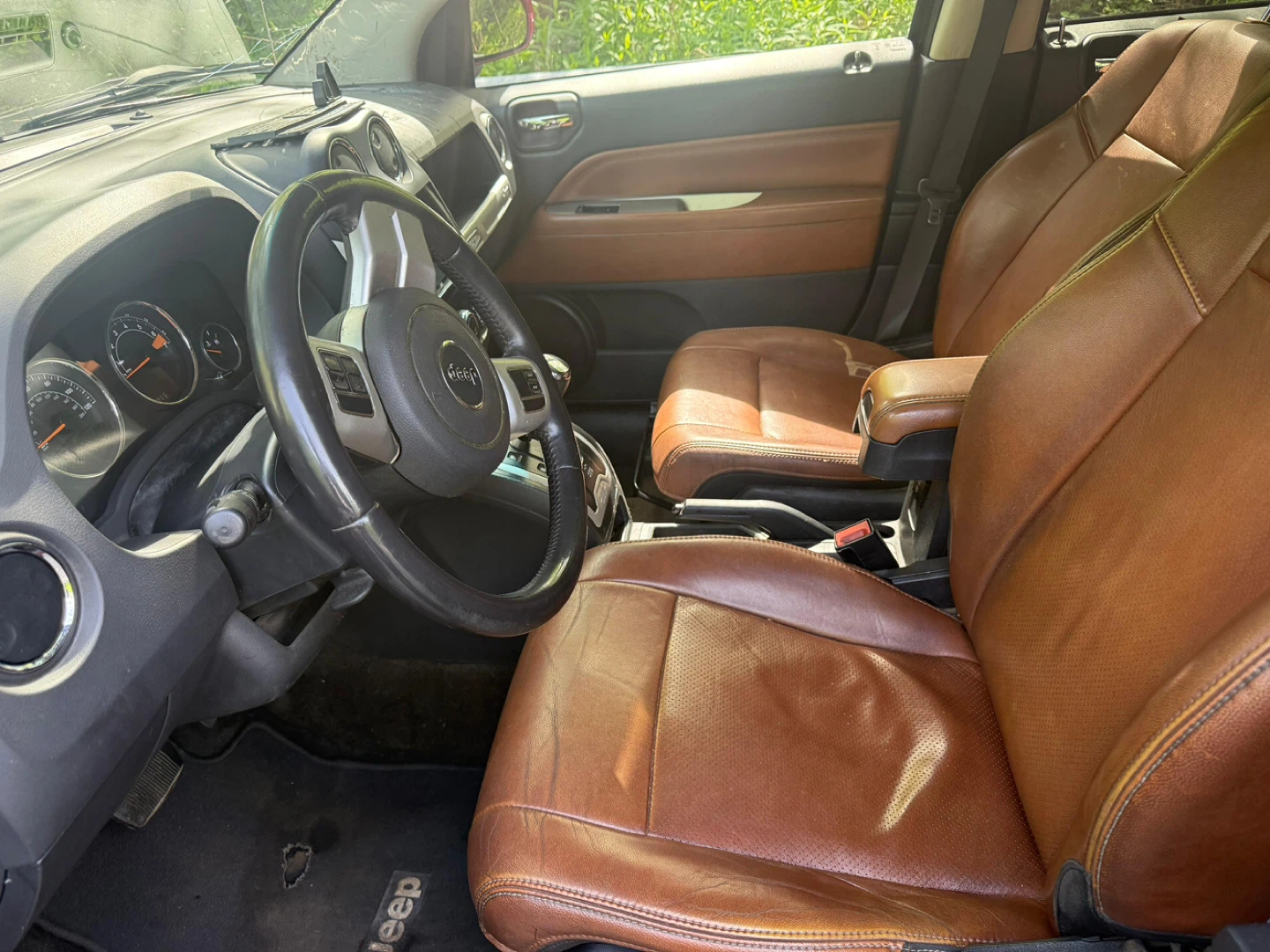 Red Jeep Compass SUV 2017 - photo 3