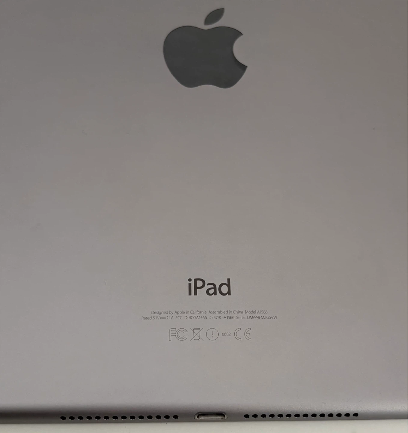FCFS Apple iPad Model A1566 - photo 2