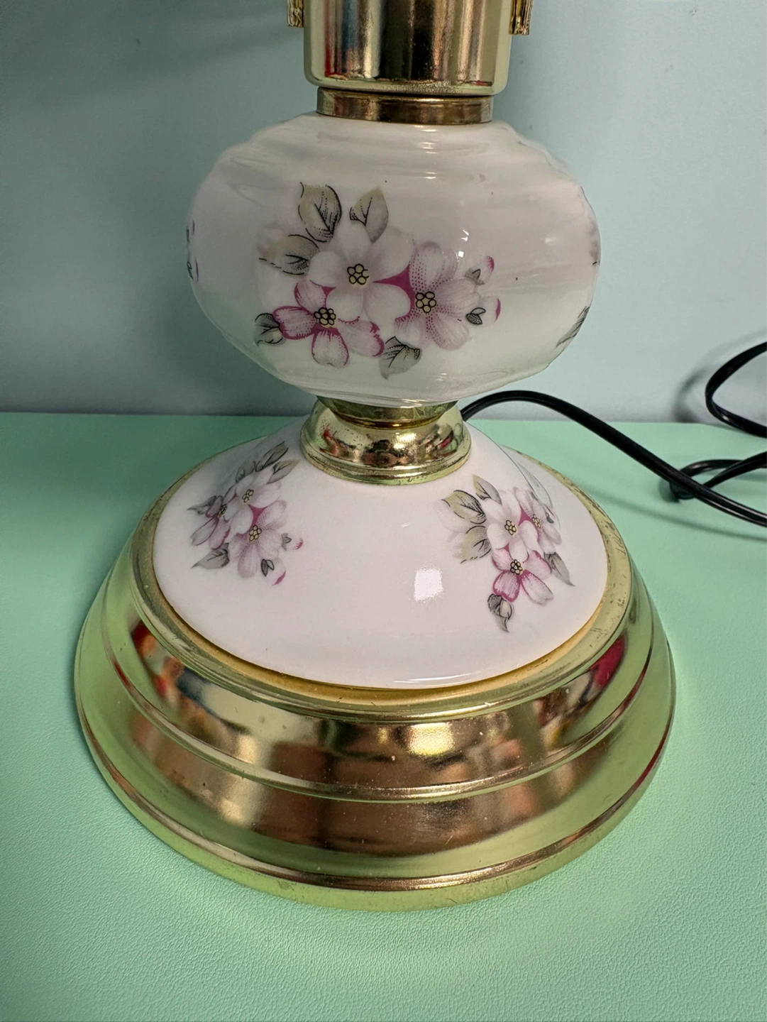 Vintage Style Touch Lamp with Floral Pattern - photo 2