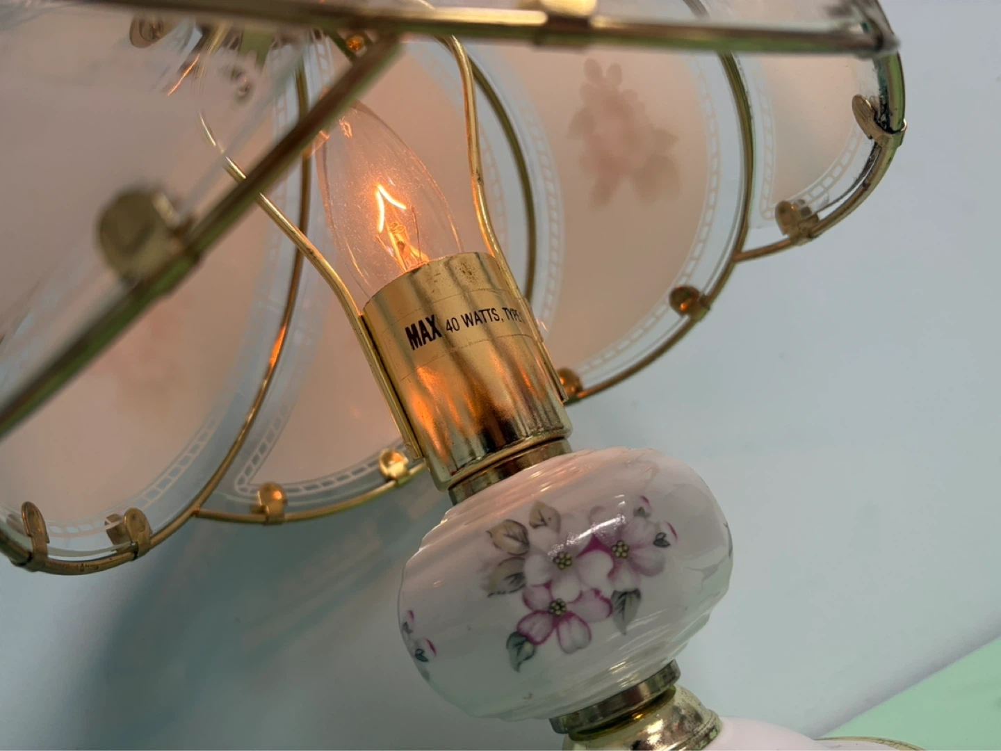 Vintage Style Touch Lamp with Floral Pattern - photo 4