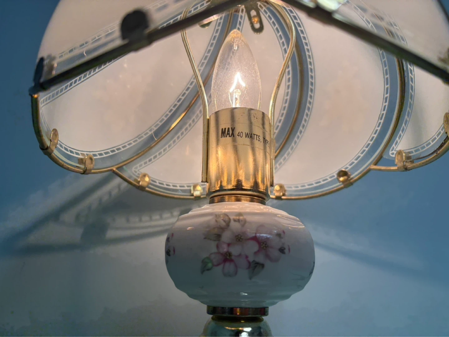 Vintage Style Touch Lamp with Floral Pattern - photo 5