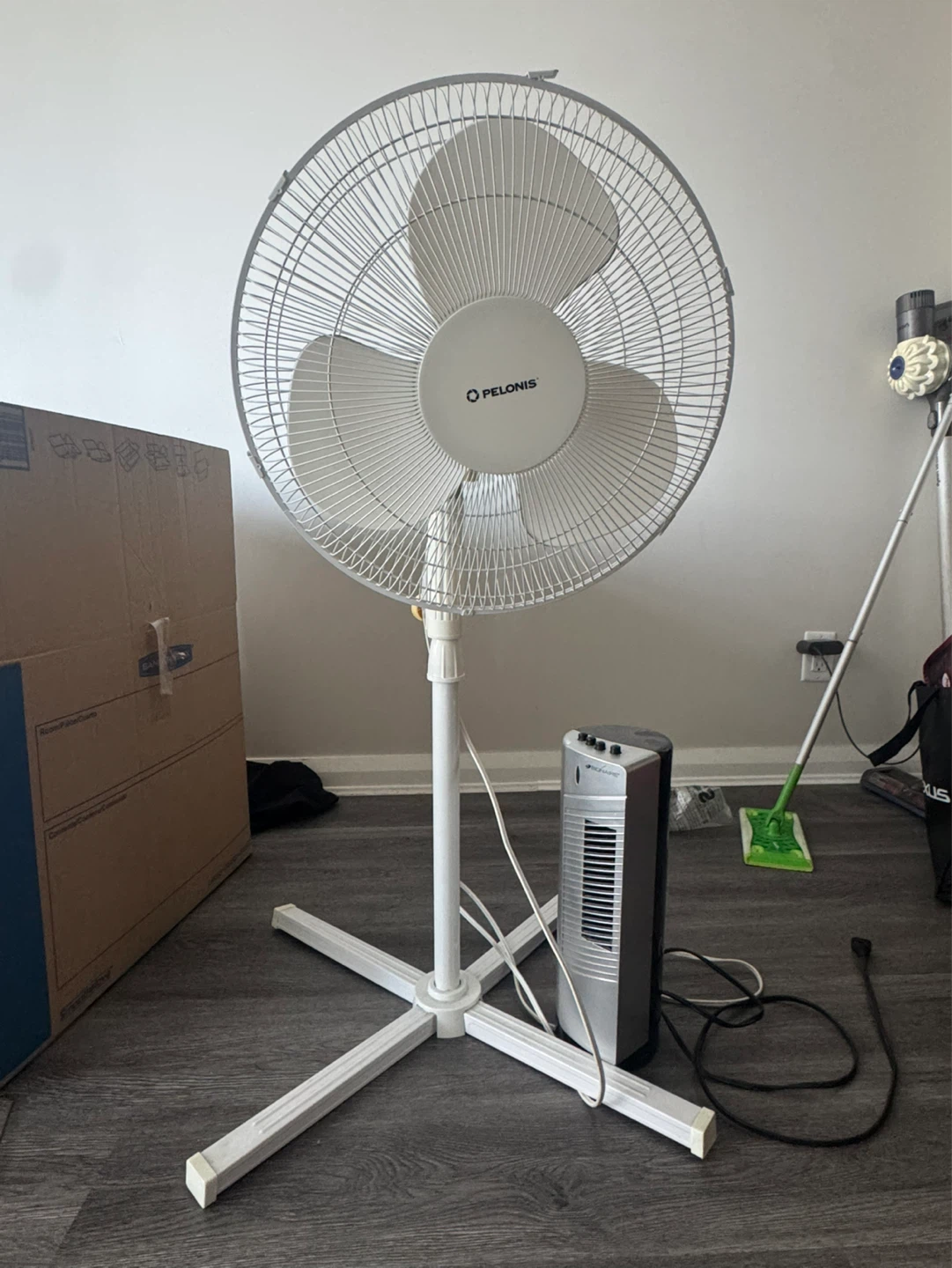 Pelonis oscillating pedestal fan