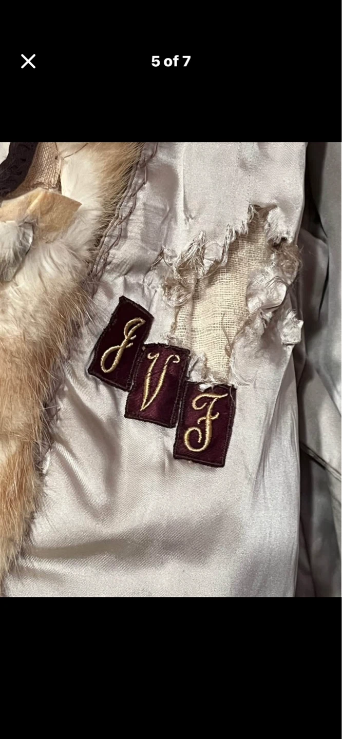D. Hindy & Sons Limited Furriers Beige Fur Coat - photo 5
