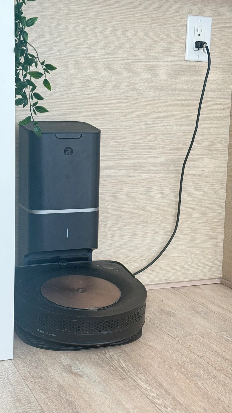 iRobot Vaccum Roomba S9+ with its Base & NEW Parts - photo 3