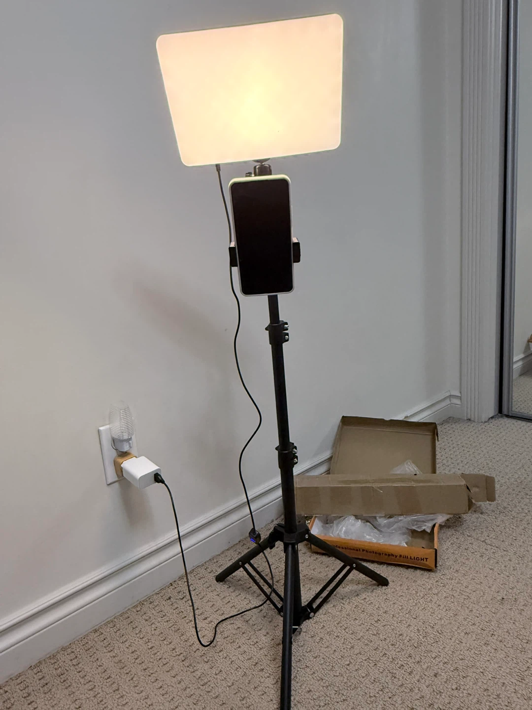 Neewer PL-26 LED Ring Light with Stand and Phone Holder - photo 3