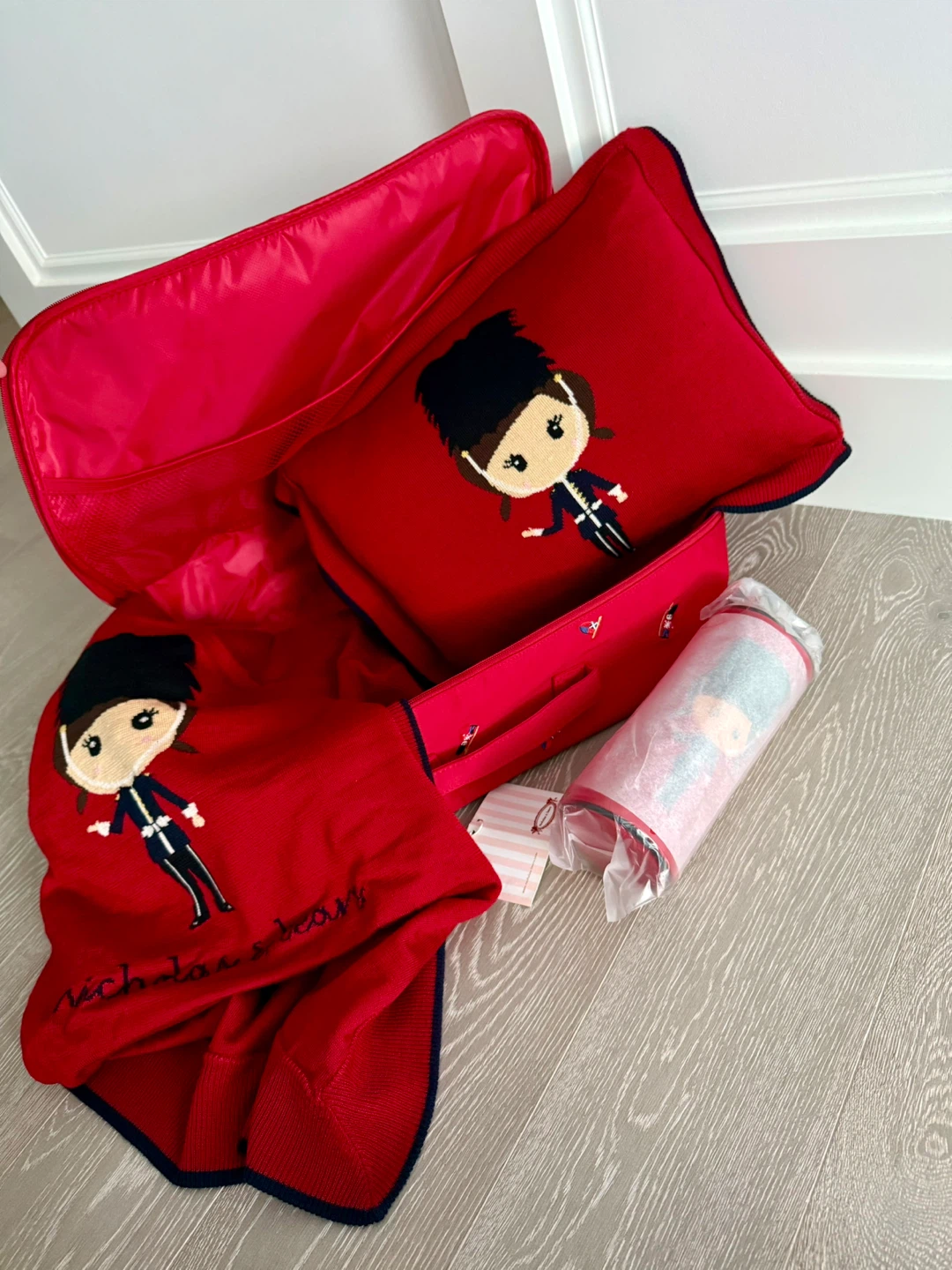 New Nicholas & Bears Knit Blanket and Pillow Set