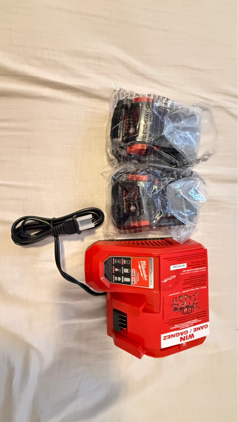 Milwaukee M18 REDLITHIUM CP3.0Ah Battery 2-Pack & Charger - photo 2