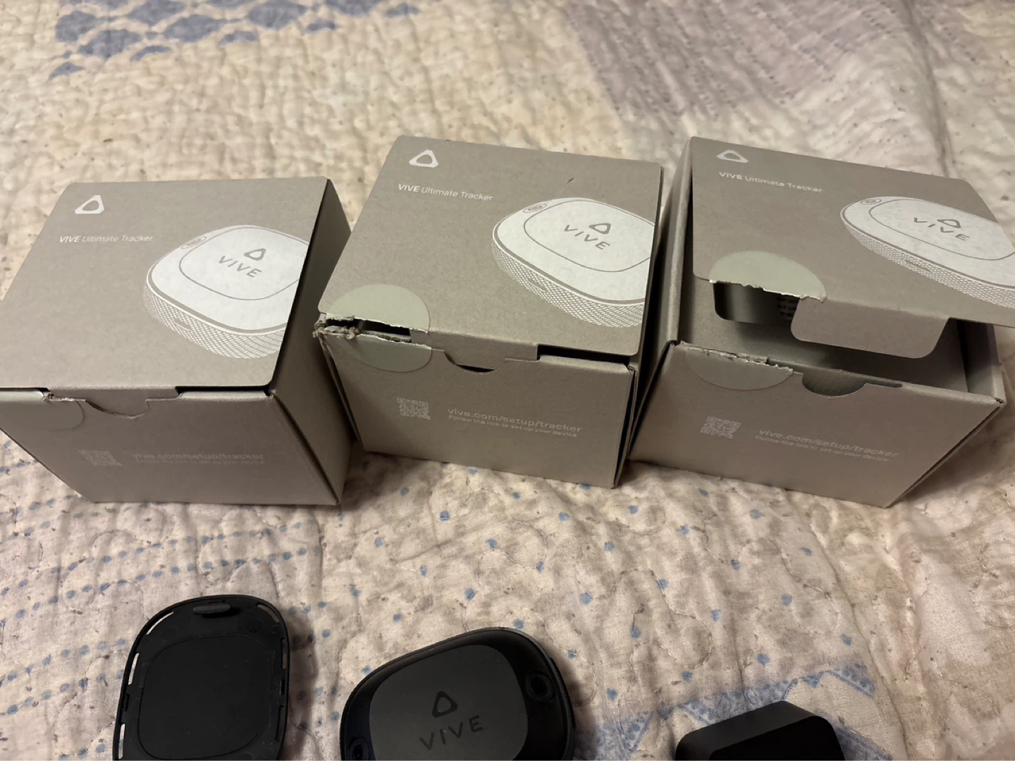 HTC VIVE Ultimate Trackers + dongle - photo 2