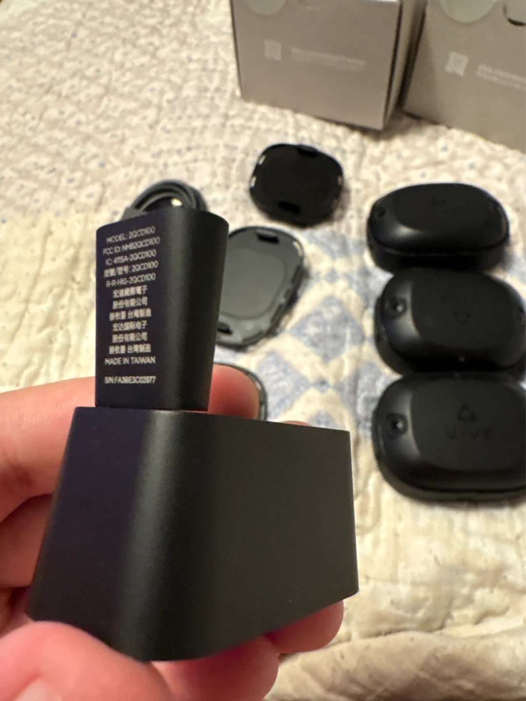 HTC VIVE Ultimate Trackers + dongle - photo 3