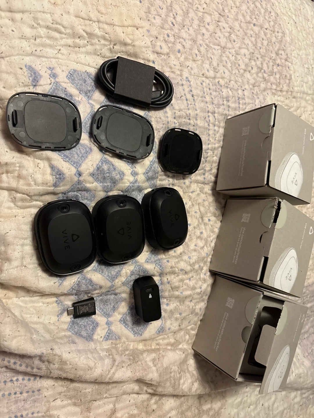 HTC VIVE Ultimate Trackers + dongle