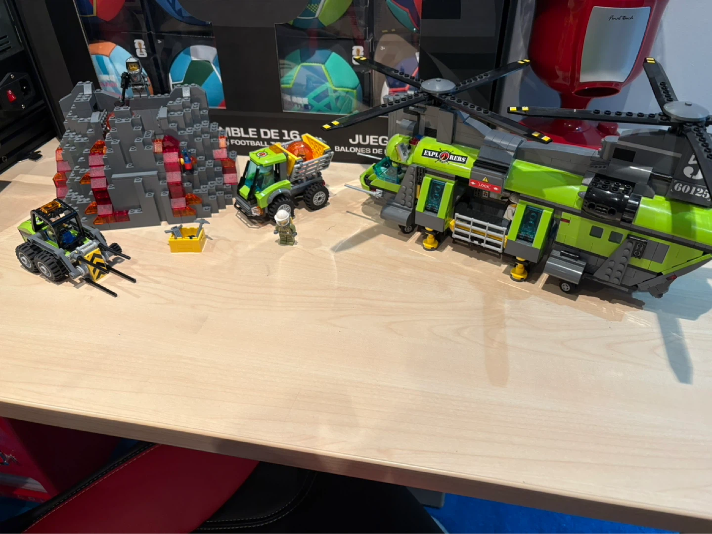 LEGO City volcano heavy lift helicopter