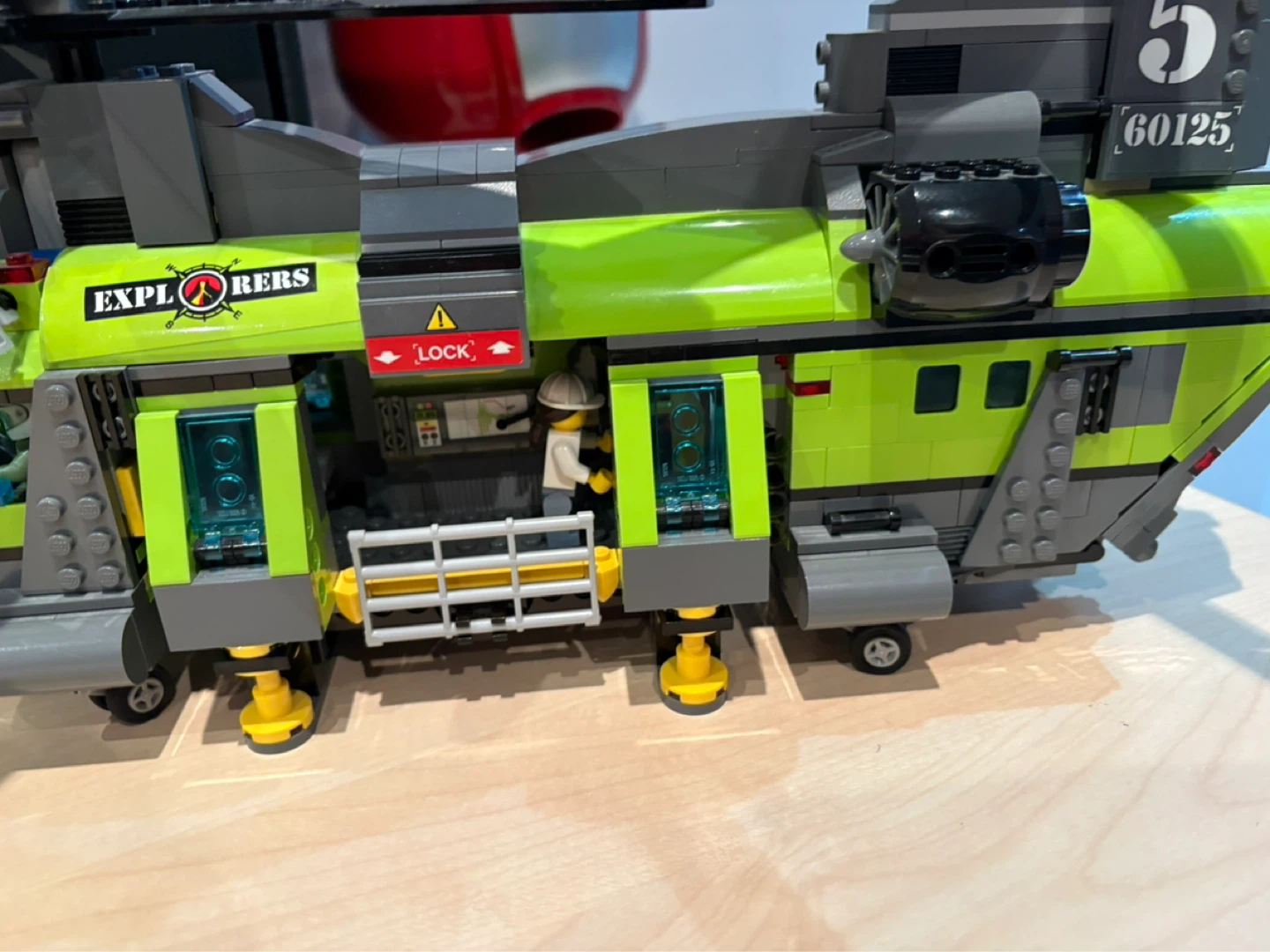 LEGO City volcano heavy lift helicopter - photo 5