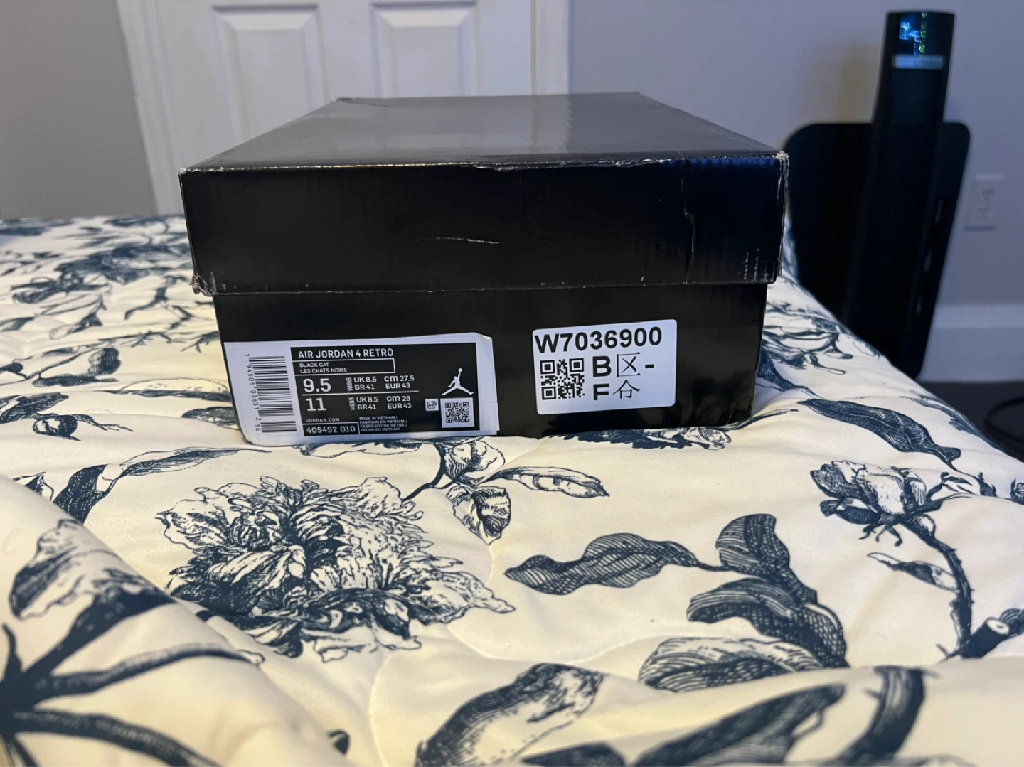 Air Jordan 4 Retro Black Cat (US 9.5) - photo 5