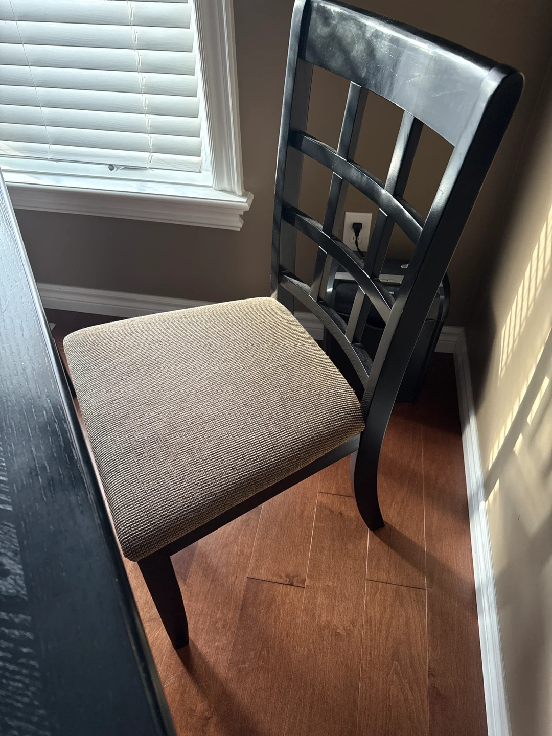 Black Desk and Chair - photo 2