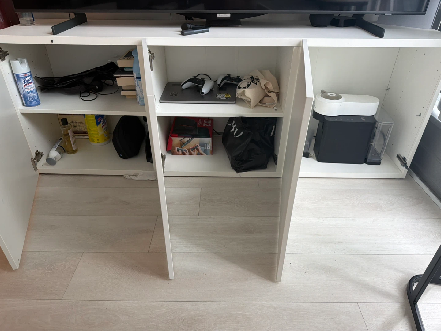 ⸻  IKEA TV Stand / Media Console – White (Excellent Condition)