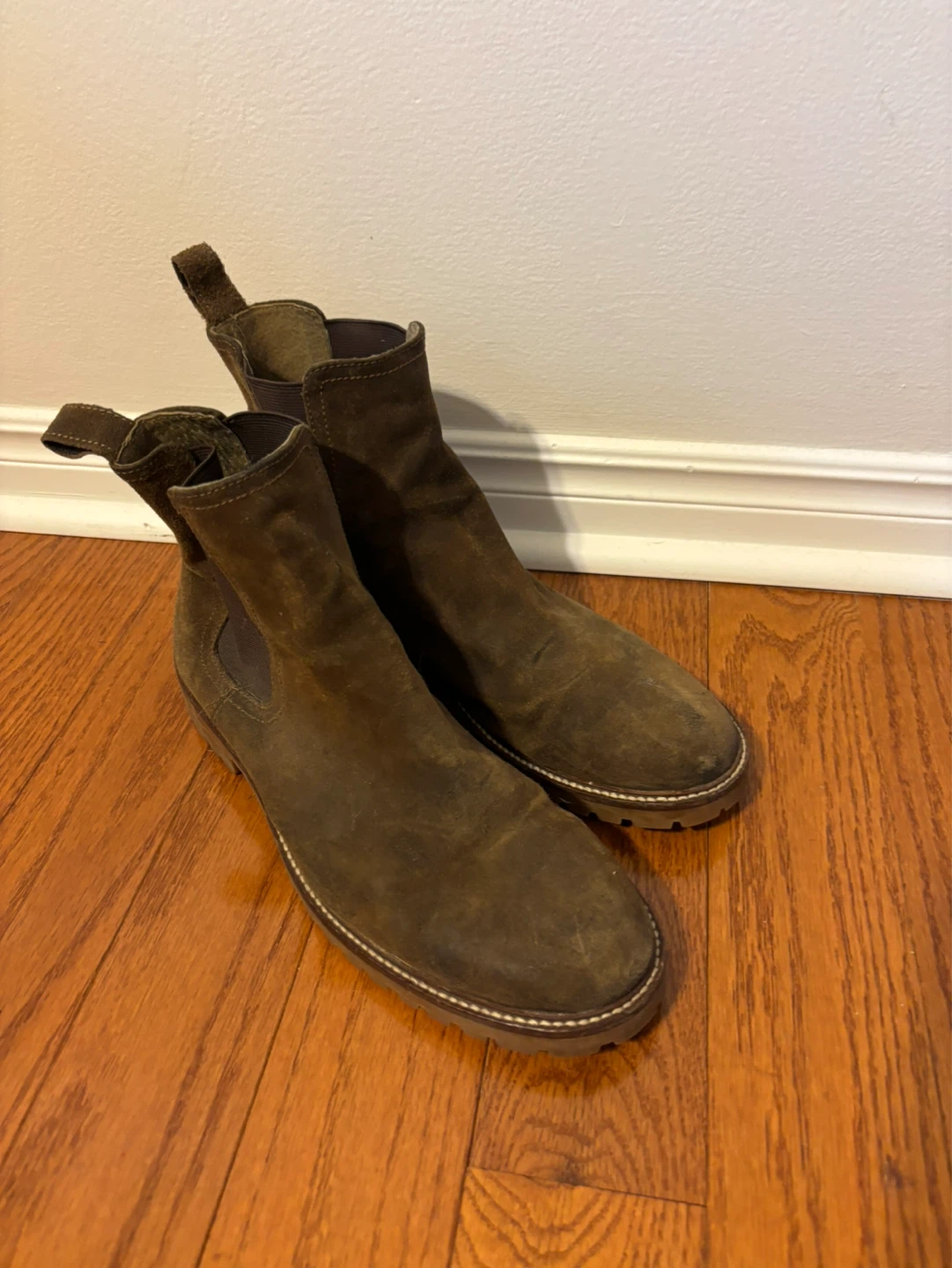 Banana Republic Suede Chelsea Boots - Men US9.5